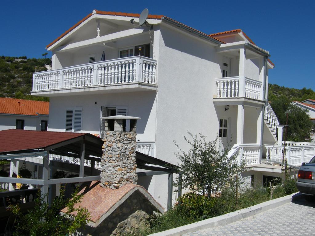 Apartments Zdenka Marina Rum bild